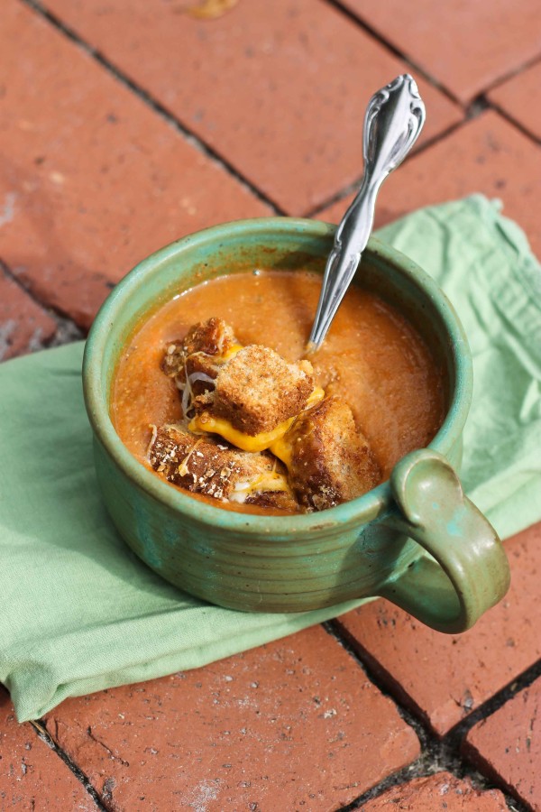 tomato lentil soup with grilled cheese croutons