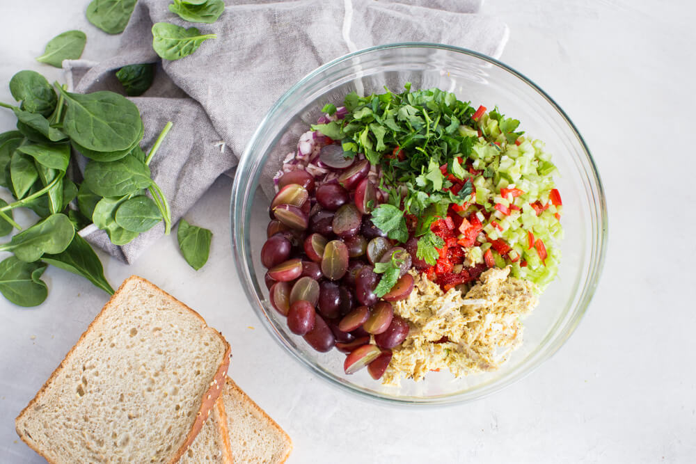 easy meal prep lunch with shredded chicken, red grapes, Greek yogurt, and curry powder