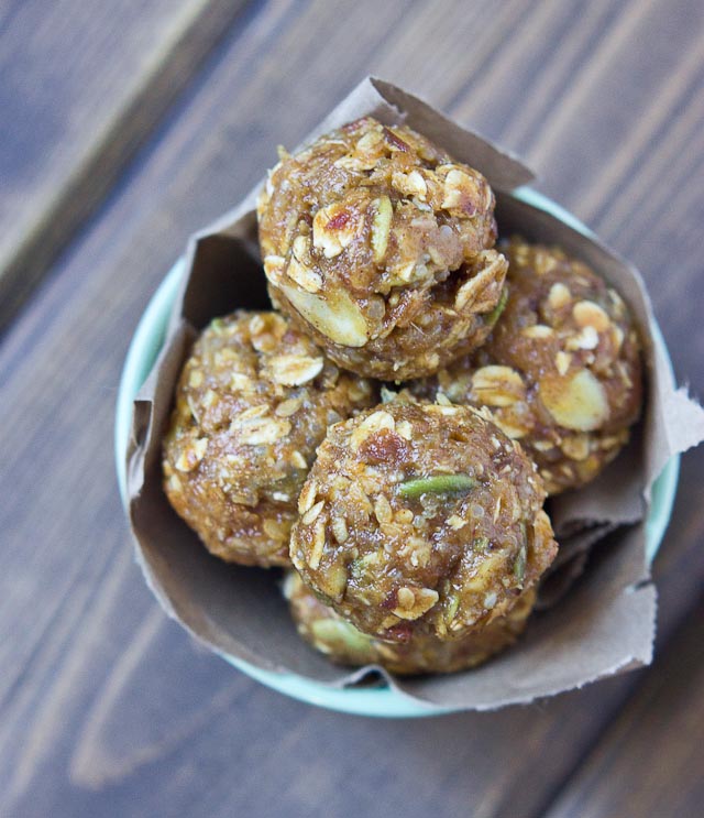 These Pumpkin Quinoa Protein Bites are filled with wholesome ingredients that you’ll love!! It’s an all natural protein bar recipe that you can feel good about eating.