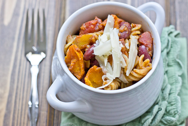 This Butternut Squash Chili Mac is the ultimate comfort food. Chili, cheese, pasta.. holy yummo. Bonus, it’s a high protein veggie meal too that is sure to satisfy a hungry appetite.