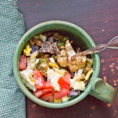 Yummy breakfast bowl packed with roasted veggies makes for an easy weekday morning! Healthy and veggie-filled breakfast ready in less than 5 minutes!