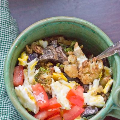 Yummy breakfast bowl packed with roasted veggies makes for an easy weekday morning! Healthy and veggie-filled breakfast ready in less than 5 minutes!