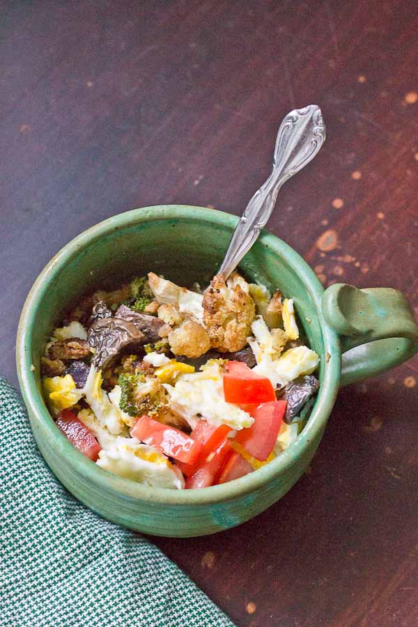 Yummy breakfast bowl packed with roasted veggies makes for an easy weekday morning! Healthy and veggie-filled breakfast ready in less than 5 minutes!