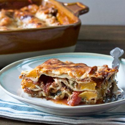 My lasagna life was changed last night when I made lasagna and added... you guessed it, roasted butternut squash. It gives a wonderful sweet and creamy bite and pairs perfectly with melty cheese. This lasagna is loaded with veggies-- peppers, onions, mushrooms, spinach, and butternut squash. It's just perfect for a weeknight too and makes lots of leftovers!