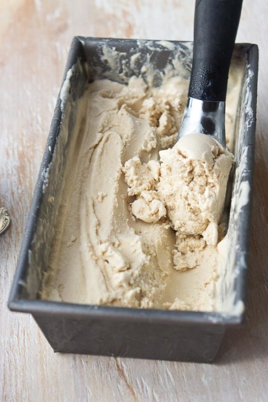 vegan ice cream with cashews almond milk and maple syrup