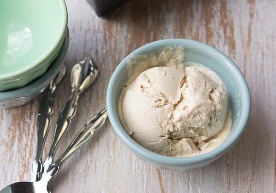 vegan ice cream with cashews almond milk and maple syrup