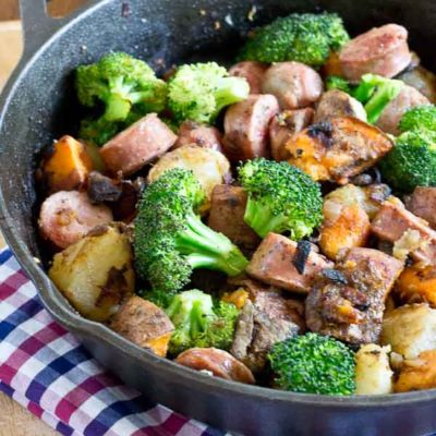 Start your day off with a hearty breakfast and enjoy this Chicken & Veggie Breakfast Skillet made with mushrooms, onions, broccoli, potatoes, and chicken sausage. Veggie packed and husband approved.