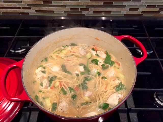 This One Pot Chicken Florentine Pasta is made with the new mom in mind! A comforting bowl of chicken, linguine, and veggies that can easily be heated! Bonus: one pot cleanup = sanity.