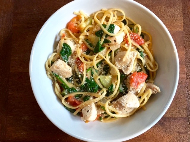 This One Pot Chicken Florentine Pasta is made with the new mom in mind! A comforting bowl of chicken, linguine, and veggies that can easily be heated! Bonus: one pot cleanup = sanity.