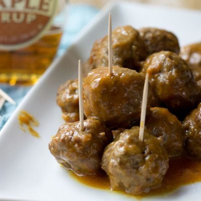 These Slow Cooker Maple Meatballs tho. Love that sweet maple flavor! Serve these up for a crowd at your next football party or meal prep them to eat throughout the week! The slow cooker does all the work.