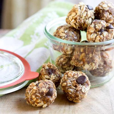 Almond Butter Energy Bites... made with wholesome ingredients like almond butter, dates, dark chocolate and oats. Perfect for snack time or a super quick breakfast!