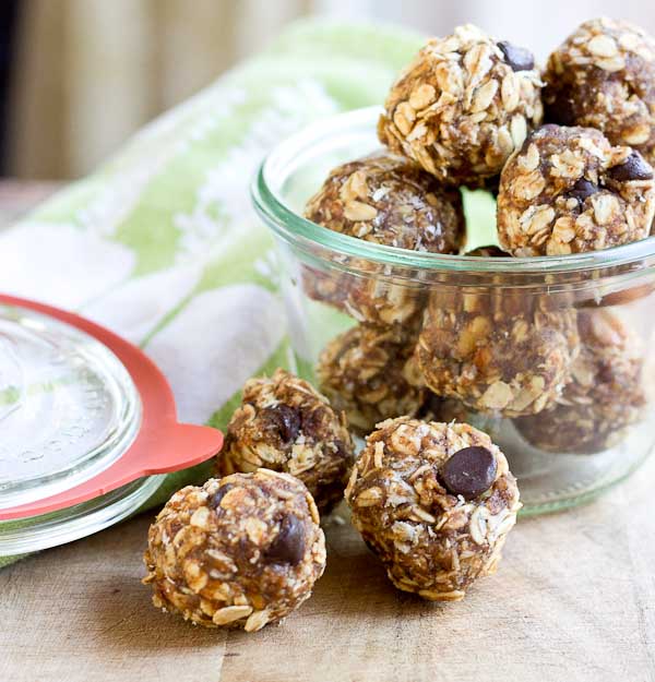 Almond Butter Energy Bites... made with wholesome ingredients like almond butter, dates, dark chocolate and oats. Perfect for snack time or a super quick breakfast!