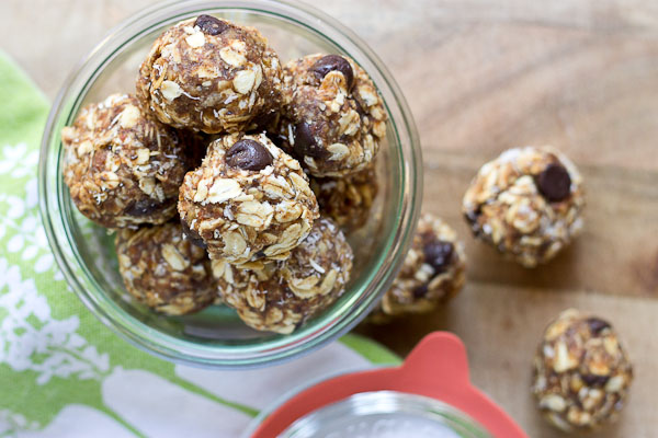 Almond Butter Energy Bites... made with wholesome ingredients like almond butter, dates, dark chocolate and oats. Perfect for snack time or a super quick breakfast!