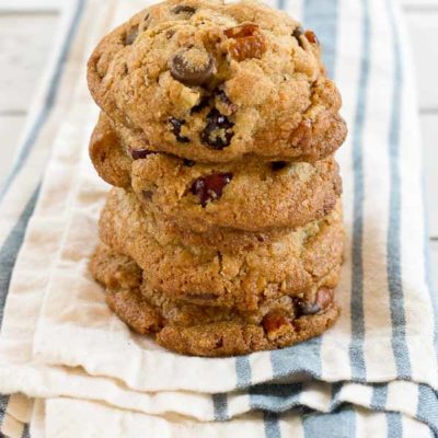 Coconut Oil Chocolate Chip & Cranberry Cookies...have you tried coconut oil in cookies yet? Coconut oil is yummy yum yum in sweet foods. And I LOVE what it does to cookies-- crispy on the edges and soft in the middle kinda of cookies, with a hint of coconut flavor.