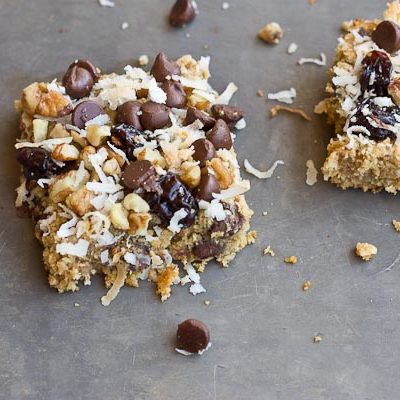 These Soft Baked Oatmeal Chocolate Chip Bars are soooooft and oooh so gooooewy. Healthy enough for a breakfast bar or enjoy as snack or dessert any time of day. Love the chocolate chunks in every bite!