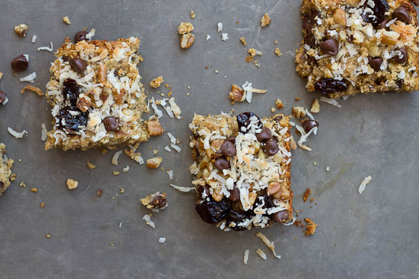 These Soft Baked Oatmeal Chocolate Chip Bars are soooooft and oooh so gooooewy. Healthy enough for a breakfast bar or enjoy as snack or dessert any time of day. Love the chocolate chunks in every bite!