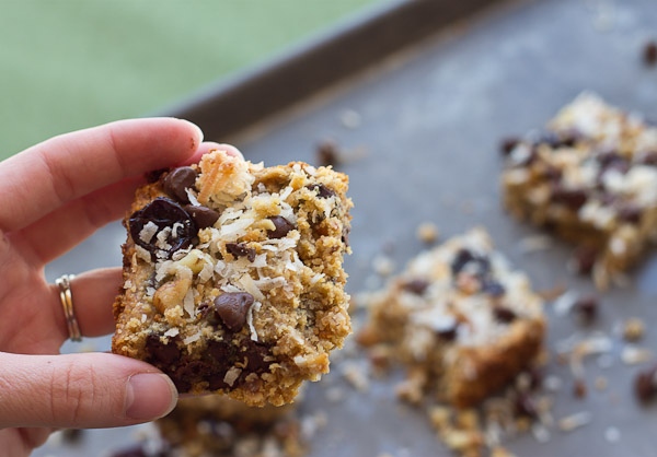 These Soft Baked Oatmeal Chocolate Chip Bars are soooooft and oooh so gooooewy. Healthy enough for a breakfast bar or enjoy as snack or dessert any time of day. Love the chocolate chunks in every bite!