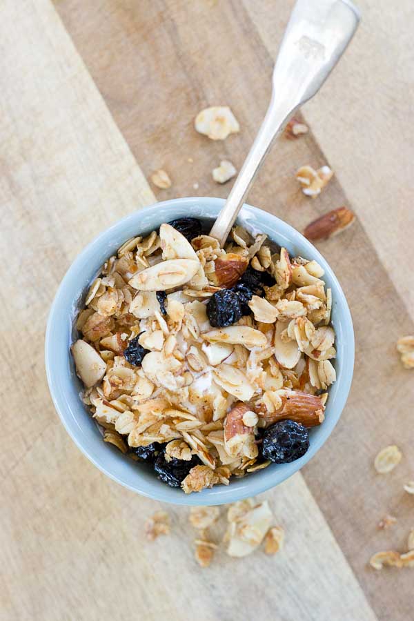 Blueberry Muffin Granola tastes like a warm coffee shop-like blueberry muffin, with a healthy twist of course; no refined sugar or flour here. The best part is that comforting smell of homemade blueberry muffins fills the house while the granola bakes!