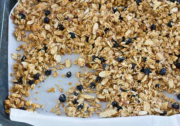 Blueberry Muffin Granola tastes like a warm coffee shop-like blueberry muffin, with a healthy twist of course; no refined sugar or flour here. The best part is that comforting smell of homemade blueberry muffins fills the house while the granola bakes!