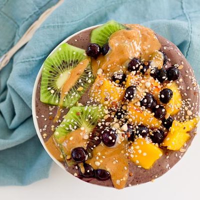 With summer quickly approaching, this superfood smoothie bowl will keep you cool and fueled on the sunniest days. Wild blueberries, spinach, avocado, and flaxmilk combine to form a creamy, antioxidant-packed bowl that is vegan and gluten-free! Slices of fresh kiwi and a drizzle of almond butter make this smoothie bowl practically irresistible.