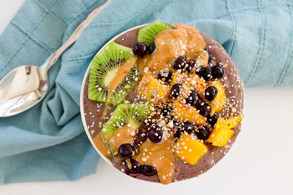 With summer quickly approaching, this superfood smoothie bowl will keep you cool and fueled on the sunniest days. Wild blueberries, spinach, avocado, and flaxmilk combine to form a creamy, antioxidant-packed bowl that is vegan and gluten-free! Slices of fresh kiwi and a drizzle of almond butter make this smoothie bowl practically irresistible.