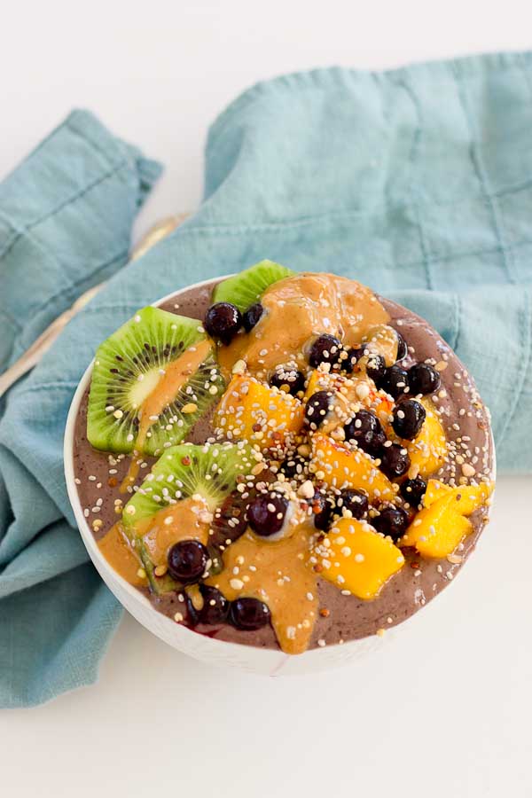 With summer quickly approaching, this superfood smoothie bowl will keep you cool and fueled on the sunniest days. Wild blueberries, spinach, avocado, and flaxmilk combine to form a creamy, antioxidant-packed bowl that is vegan and gluten-free! Slices of fresh kiwi and a drizzle of almond butter make this smoothie bowl practically irresistible.