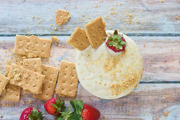 Calling all Strawberry Cheesecake lovers in the house... this recipe is for you. This Strawberry Cheesecake Dip is vegan and gluten free and made with only 5 ingredients-- cashews, cashew milk, maple syrup, vanilla extract and strawberries for dipping!