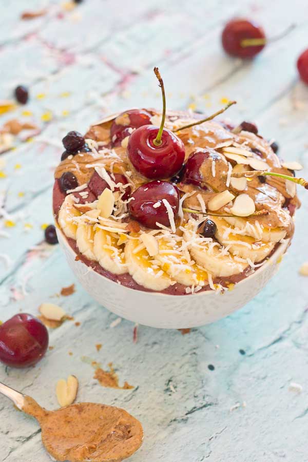  This Almond Butter Acai Bowl tho. The taste of almond butter with acai and banana in a bowl topped with all the toppings. Plus who can resist extra almond butter drizzled on top?! Almond butter in every bite! 