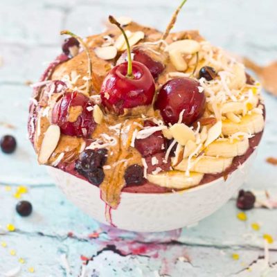 This Almond Butter Acai Bowl tho. The taste of almond butter with acai and banana in a bowl topped with all the toppings. Plus who can resist extra almond butter drizzled on top?! Almond butter in every bite!