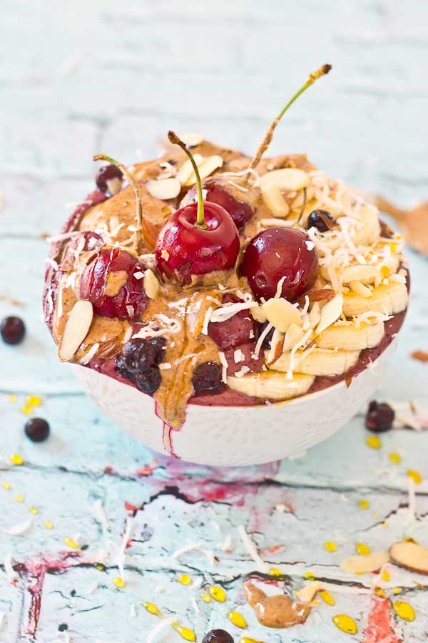  This Almond Butter Acai Bowl tho. The taste of almond butter with acai and banana in a bowl topped with all the toppings. Plus who can resist extra almond butter drizzled on top?! Almond butter in every bite! 