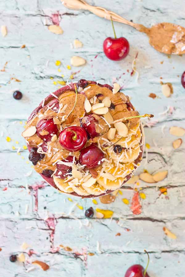  This Almond Butter Acai Bowl tho. The taste of almond butter with acai and banana in a bowl topped with all the toppings. Plus who can resist extra almond butter drizzled on top?! Almond butter in every bite! 