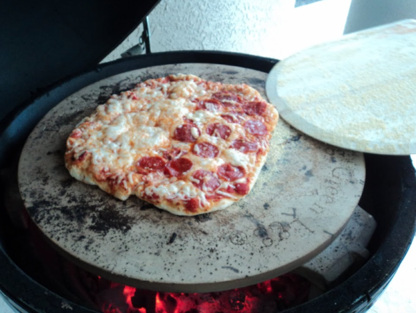 Want to make pizza at home?! Try this homemade pizza dough! It's so good. 