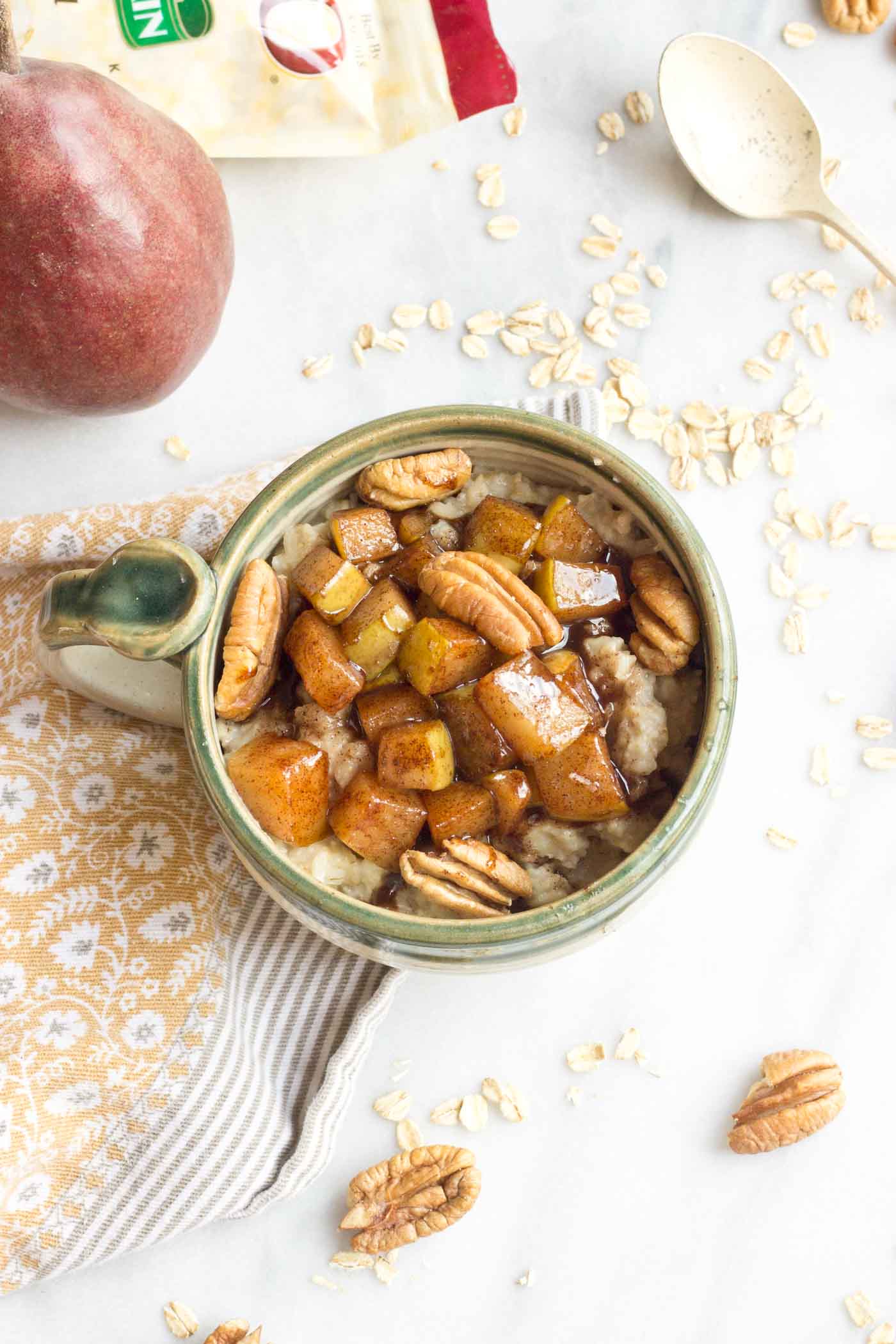 I can't get enough of this Caramelized Pear Oatmeal. It's all cinnamon-y and warm and comforting, especially on a chilly fall morning! YAY!!