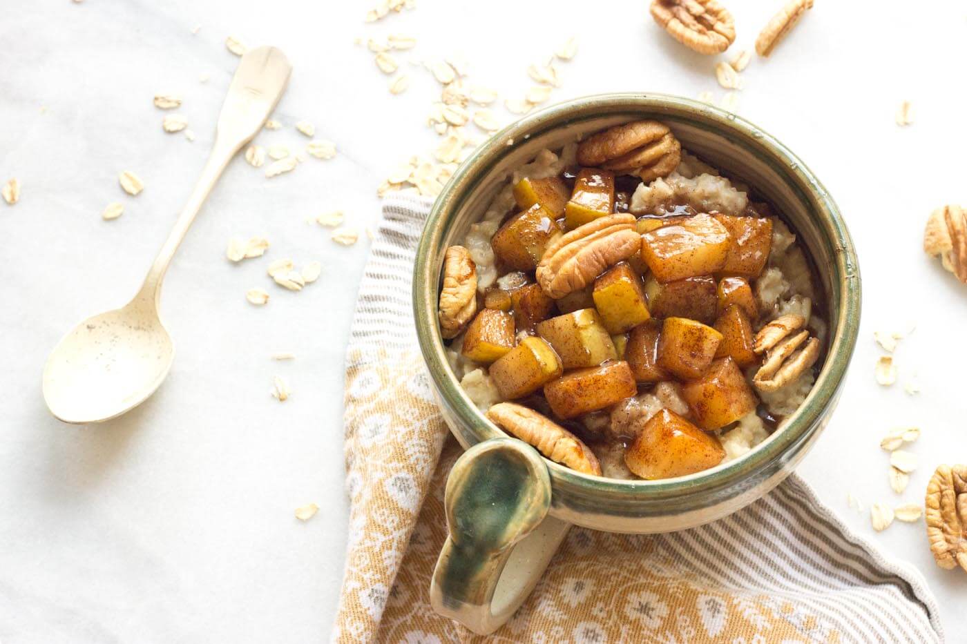 I can't get enough of this Caramelized Pear Oatmeal. It's all cinnamon-y and warm and comforting, especially on a chilly fall morning! YAY!!