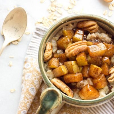 I can't get enough of this Caramelized Pear Oatmeal. It's all cinnamon-y and warm and comforting, especially on a chilly fall morning! YAY!!