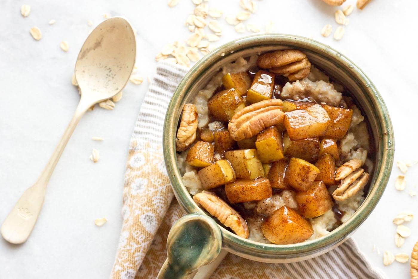 I can't get enough of this Caramelized Pear Oatmeal. It's all cinnamon-y and warm and comforting, especially on a chilly fall morning! YAY!!