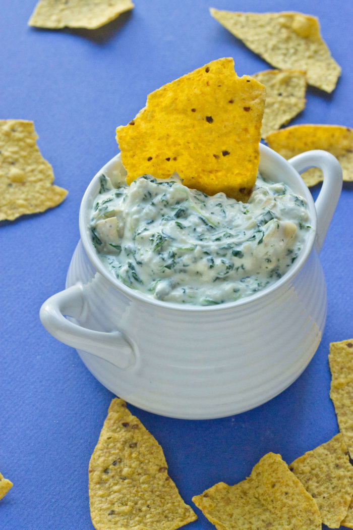 Who needs an EASY last minute crowd pleasing appetizer? Get the chips and crudités ready, this recipe for Slow Cooker Spinach Artichoke Dip one is super yum!
