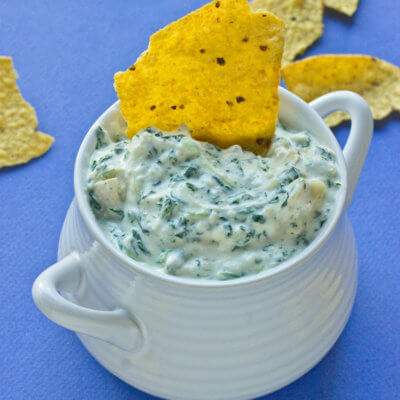 Who needs an EASY last minute crowd pleasing appetizer? Get the chips and crudités ready, this recipe for Slow Cooker Spinach Artichoke Dip one is super yum!