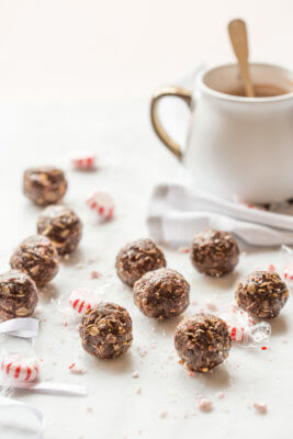 These Peppermint Mocha Energy Bites made with almond butter, oats, and ground coffee are sooo easy to prepare-- all you need is a big bowl and mixing spoon. They make the perfect snack for traveling during the holidays!