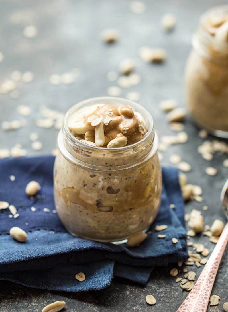Peanut Butter Banana Overnight Oats.... this no sugar added and dairy free meal prep makes a tasty and satisfying and peanut buttery breakfast!!