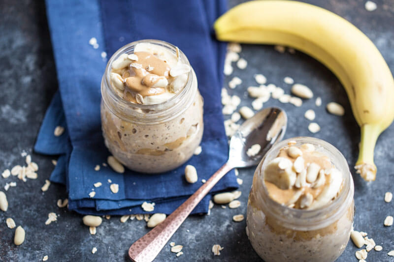 Peanut Butter Banana Overnight Oats.... this no sugar added and dairy free meal prep makes a tasty and satisfying and peanut buttery breakfast!!