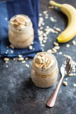 Peanut Butter Banana Overnight Oats.... this no sugar added and dairy free meal prep makes a tasty and satisfying and peanut buttery breakfast!!