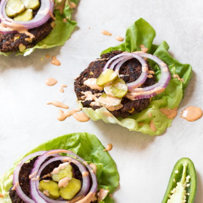 Skillet Jalapeño Black Bean Burgers... the cast iron skillet is the game changer for cooking black bean burgers especially if you're vegetarian or vegan because skillet = perfect for the grill!