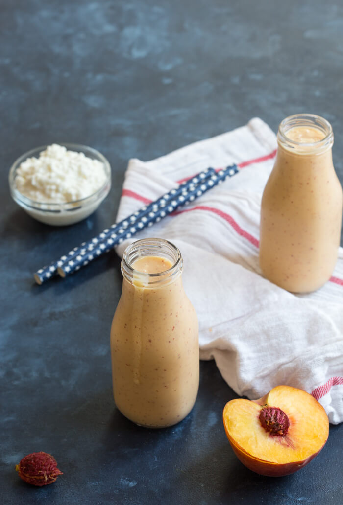 high protein breakfast smoothie with peaches and cottage cheese