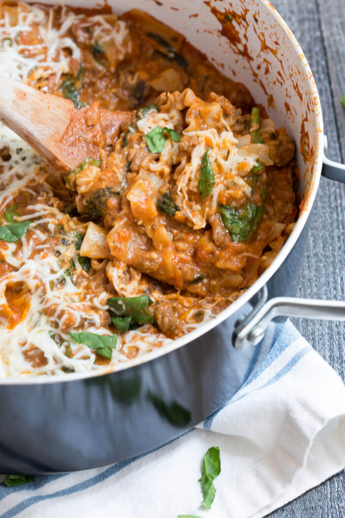 Healthy Hamburger Helper Lasagna Skillet, OMG! This dinner is genius: one pot on the stove top with minimal effort for the tastiest homemade lasagna with lots of hidden veggies.