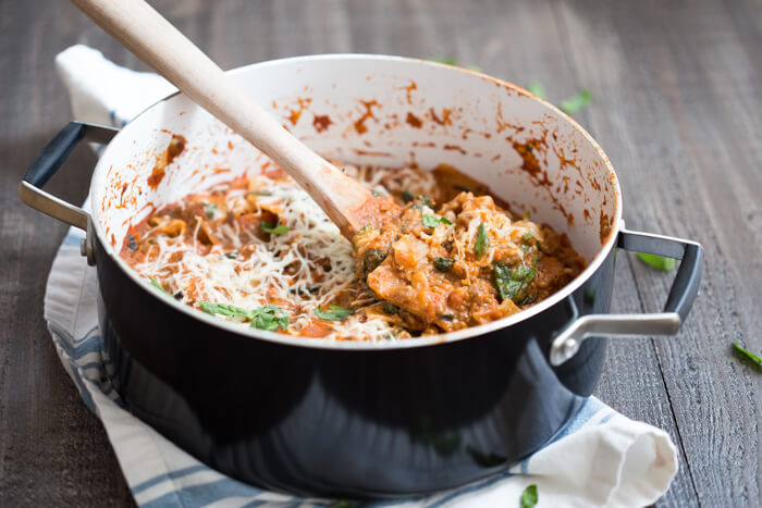 Healthy Hamburger Helper Lasagna Skillet, OMG! This dinner is genius: one pot on the stove top with minimal effort for the tastiest homemade lasagna with lots of hidden veggies.