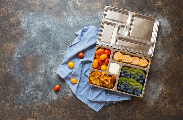 Sandwich free kid friendly lunch box ideas the whole family will love. These tasty bento style lunch boxes are balanced for nutrition, color, and variety the kids will love them. 