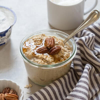 These Maple Pecan Latte Overnight Oats are perfectly maple-y sweet, latte infused and have all the holiday vibes. I’m in L-O-V-E.