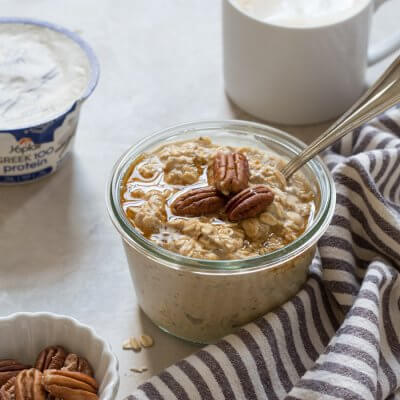 These Maple Pecan Latte Overnight Oats are perfectly maple-y sweet, latte infused and have all the holiday vibes. I’m in L-O-V-E.