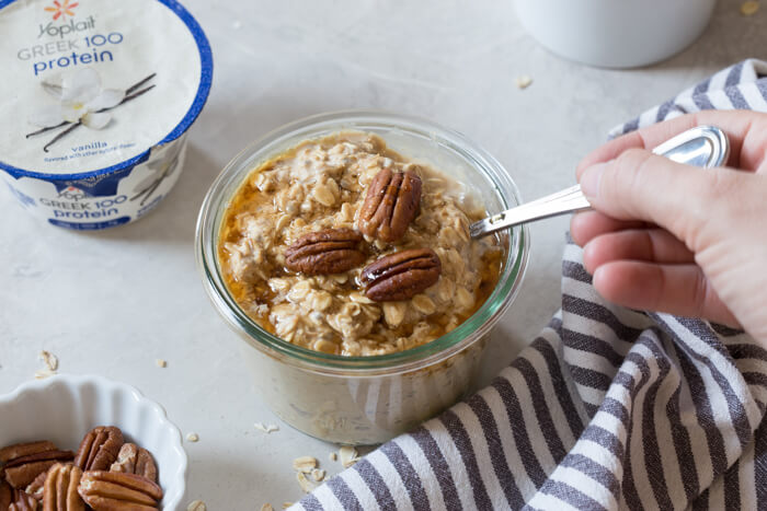 These Maple Pecan Latte Overnight Oats are perfectly maple-y sweet, latte infused and have all the holiday vibes. I’m in L-O-V-E.